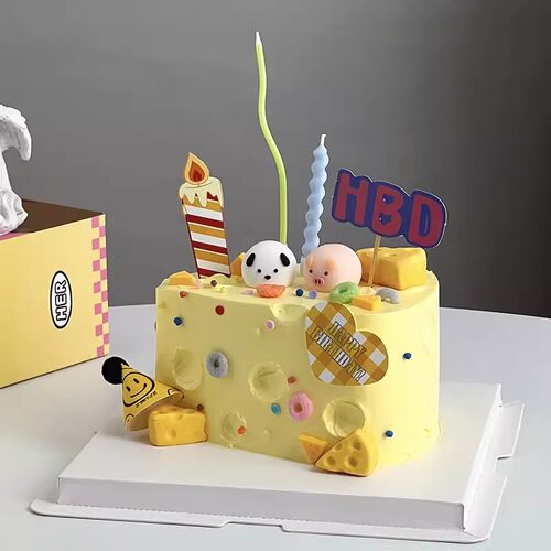 网红卡通可爱小猪小狗奶酪蛋糕装饰摆件蜡烛HB彩旗生日烘焙插件