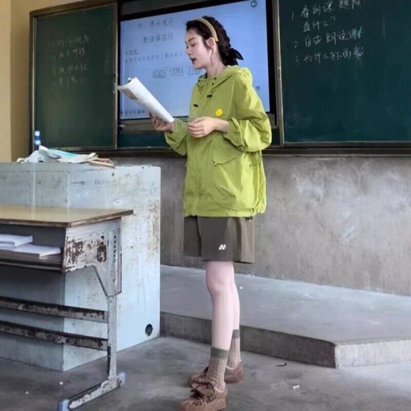 绿色户外防晒外套女款2026年夏季新款韩系宽松连帽休闲轻薄防晒衣