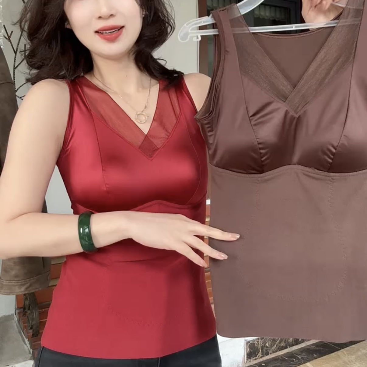 新品秋冬恒温蕾丝保暖背心带胸垫一体式加绒V领修身打底女士内衣