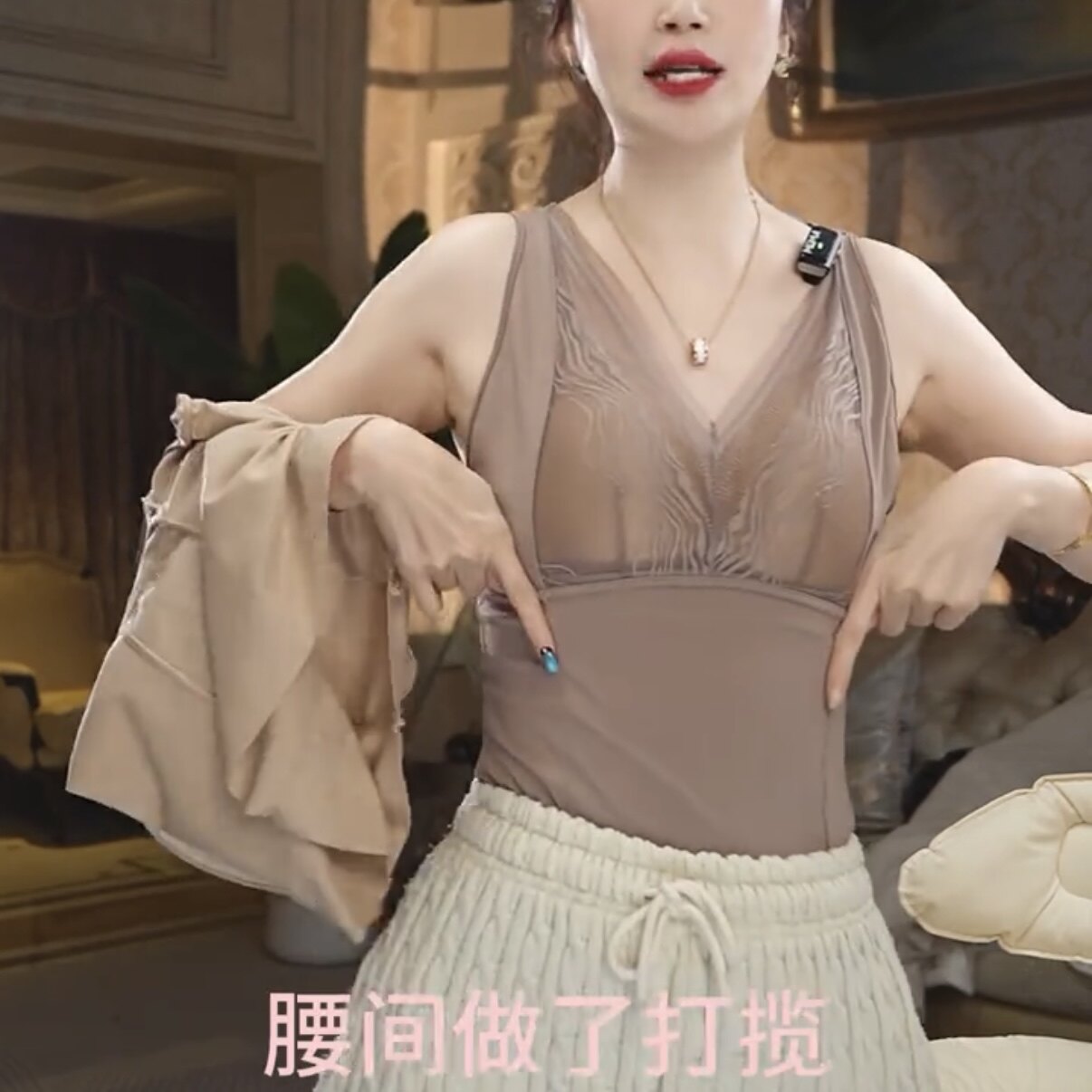 秋冬桑蚕丝保暖背心式内衣女带胸垫一体羊绒发热加绒打底V领马甲