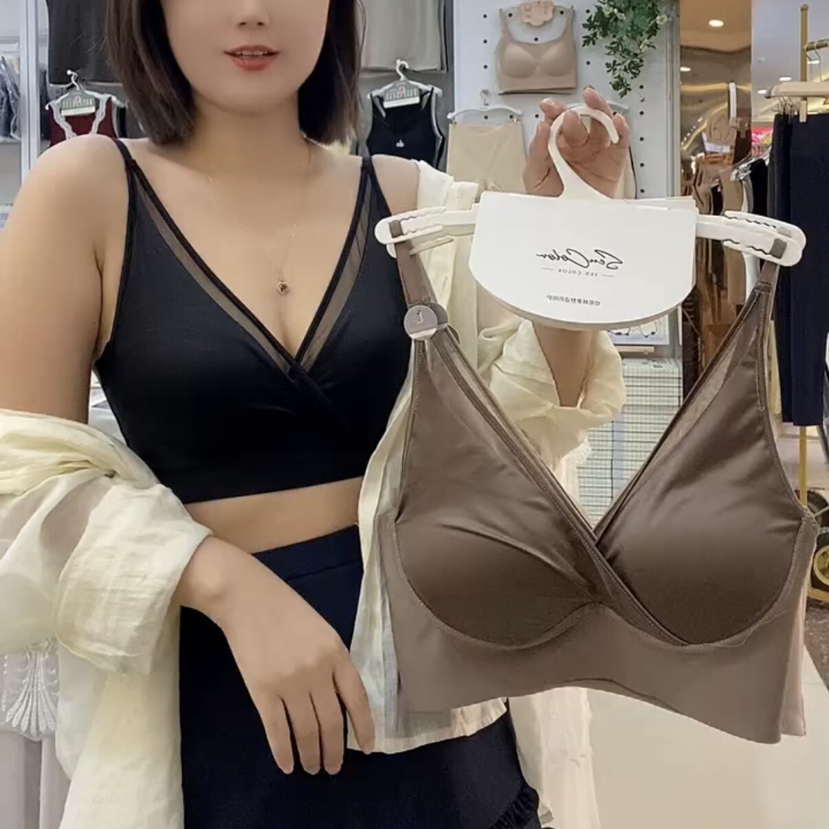 高级内衣时尚美背轻奢光感百搭内衣透气亲肤衣架装缎面裹胸bra
