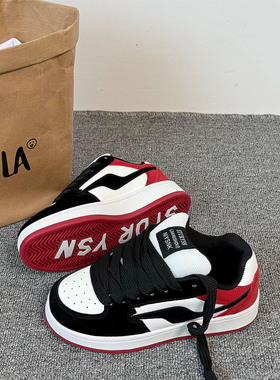 港风小众学生百搭黑红厚底面包鞋女潮2025秋季新款情侣运动休闲鞋