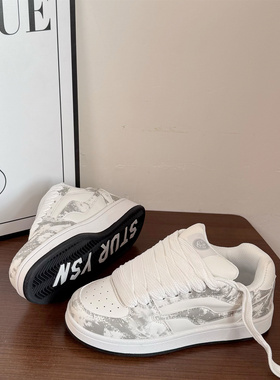 韩版学生小众白黑幻彩面包鞋ins2025冬季新款板鞋百搭休闲小白鞋