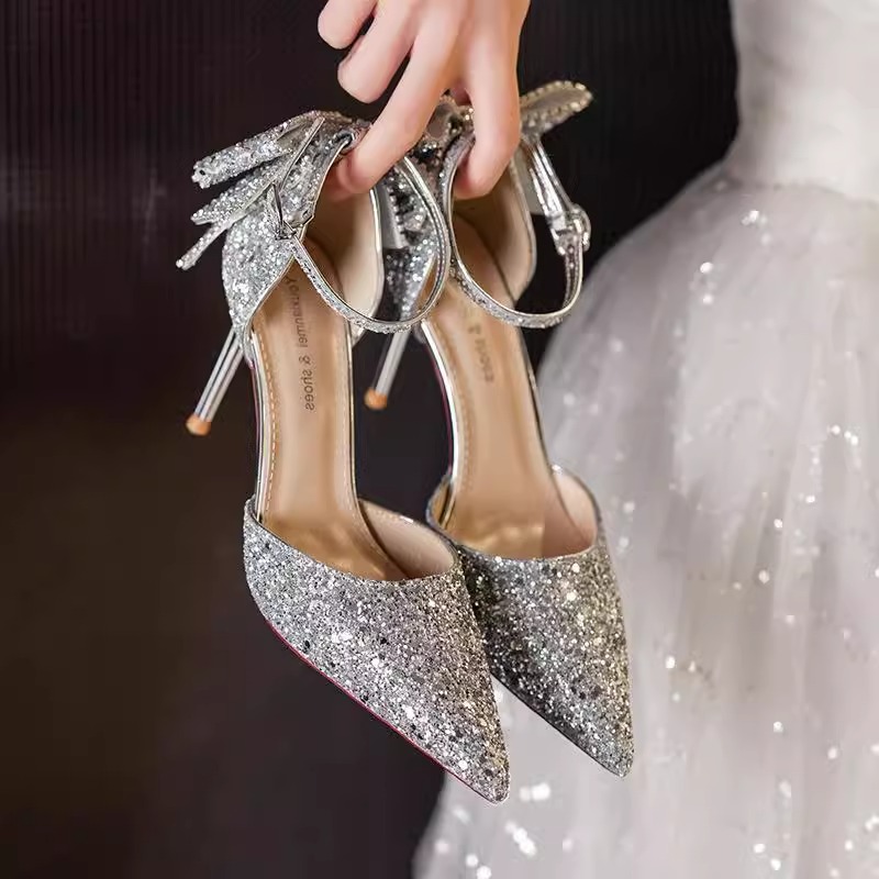 单鞋细跟一字扣蝴蝶结