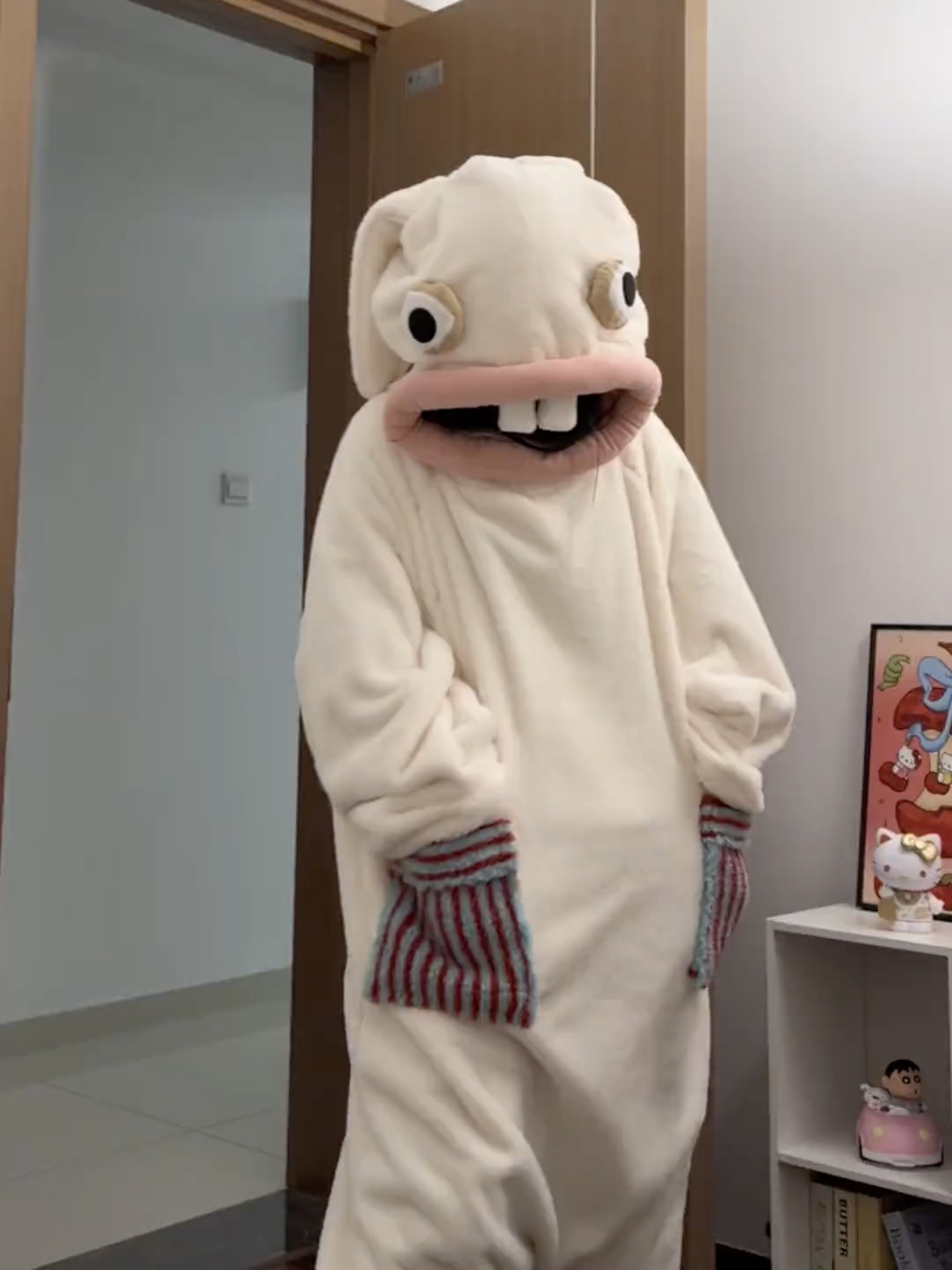 搞怪卡通连帽保暖大码情侣疯狂兔子2025冬季加厚珊瑚绒连体睡衣女