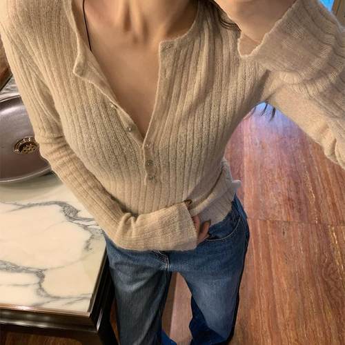 44AaSi 糯米糍 韩系亲肤设计感v领针织衫修身显瘦长袖