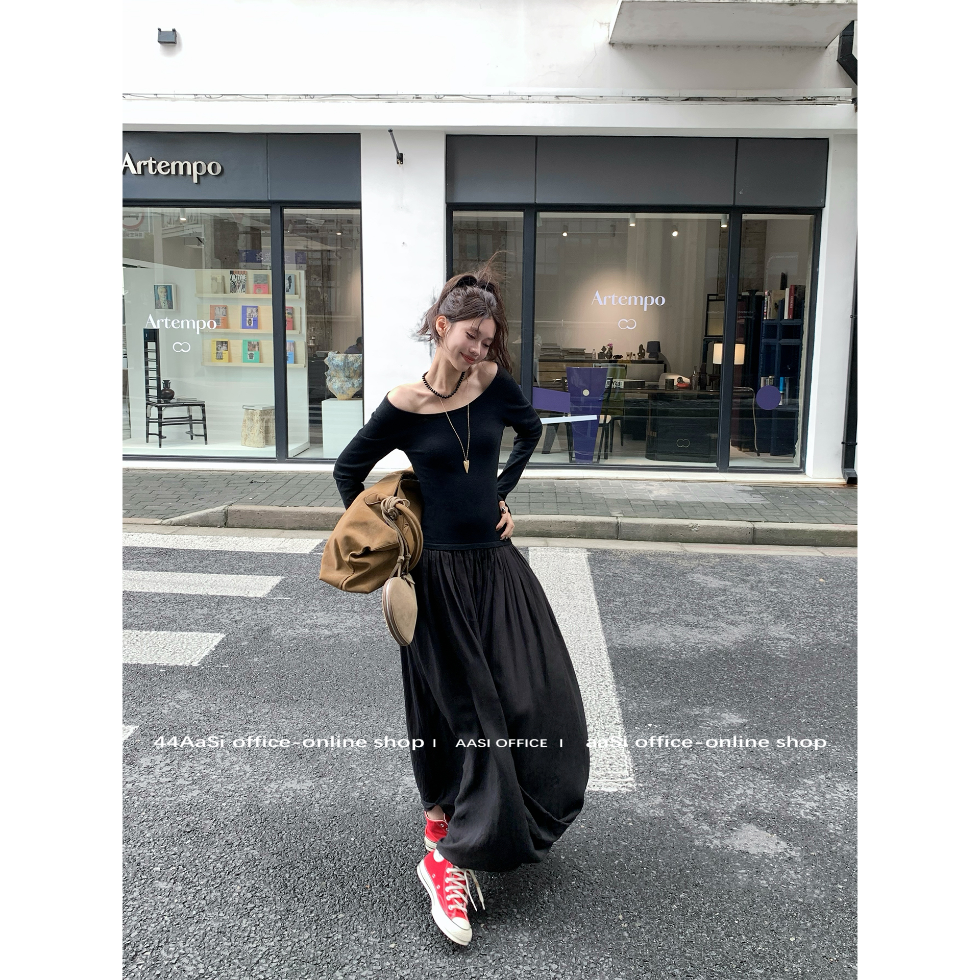 44AaSi 纽约时代 本期主推！扭转拼接重工气球下摆剪裁针织连衣裙