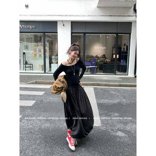 44AaSi 纽约时代 本期主推！扭转拼接重工气球下摆剪裁针织连衣裙