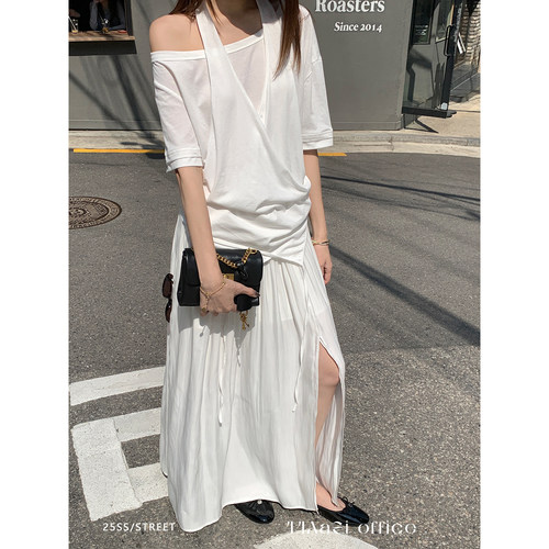 44AaSi 告白珠光 原创斜肩挂脖松弛重工高级感白色连衣裙