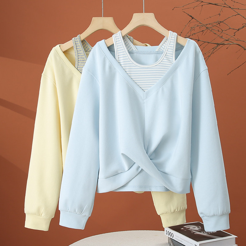 假两件长袖挂脖卫衣女2026新款春装时尚洋气下摆打结短款露肩上衣