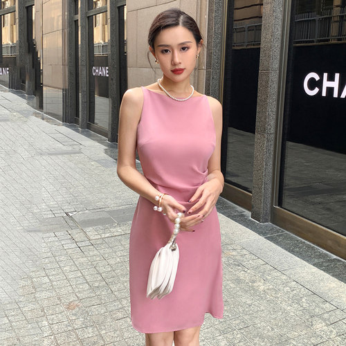 粉色吊带裙小清新高级感