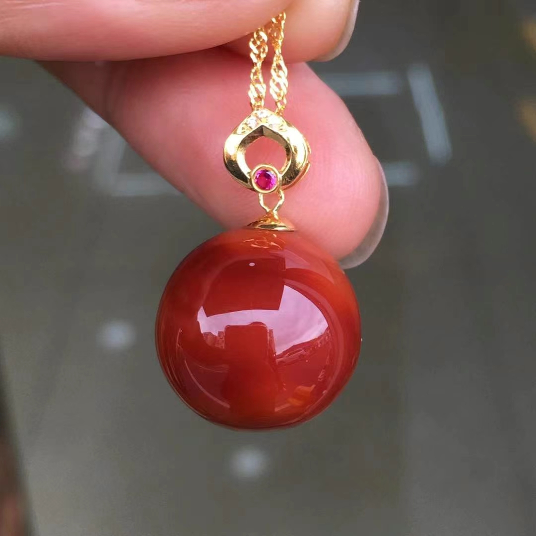 天然南红玛瑙柿子牛血红吊坠女款项链挂件毛衣链送妈妈时尚气质潮