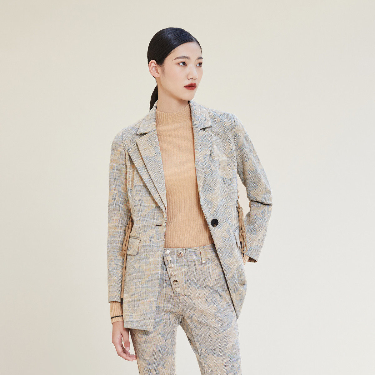 马天奴秋冬新款撞色格纹平驳领西装一粒扣干练西服修身设计感外套