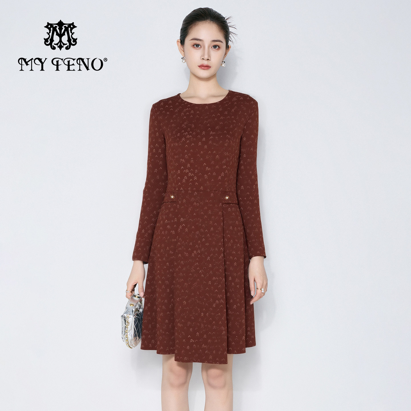 马天奴2025秋冬新款提花针织连衣裙子圆领收腰长袖时尚气质复古女