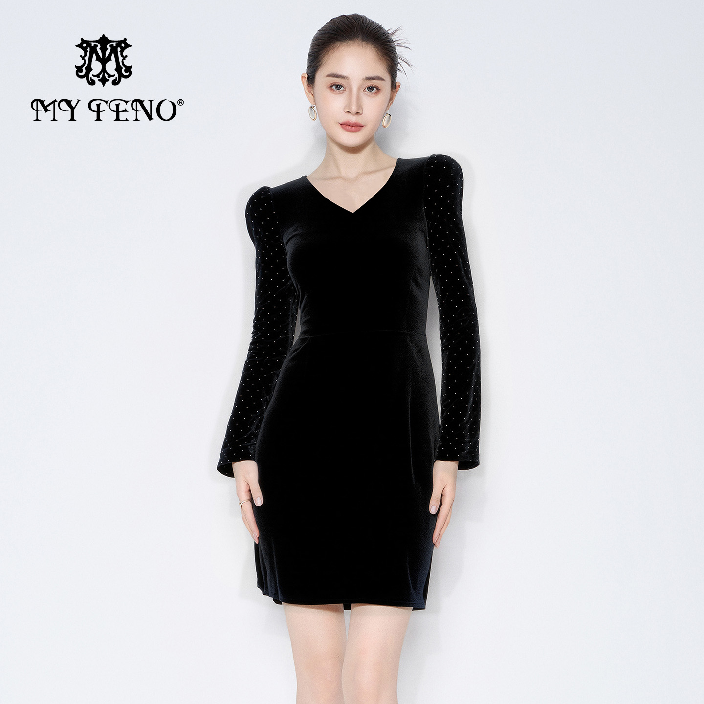 马天奴黑色V领长袖收腰连衣裙