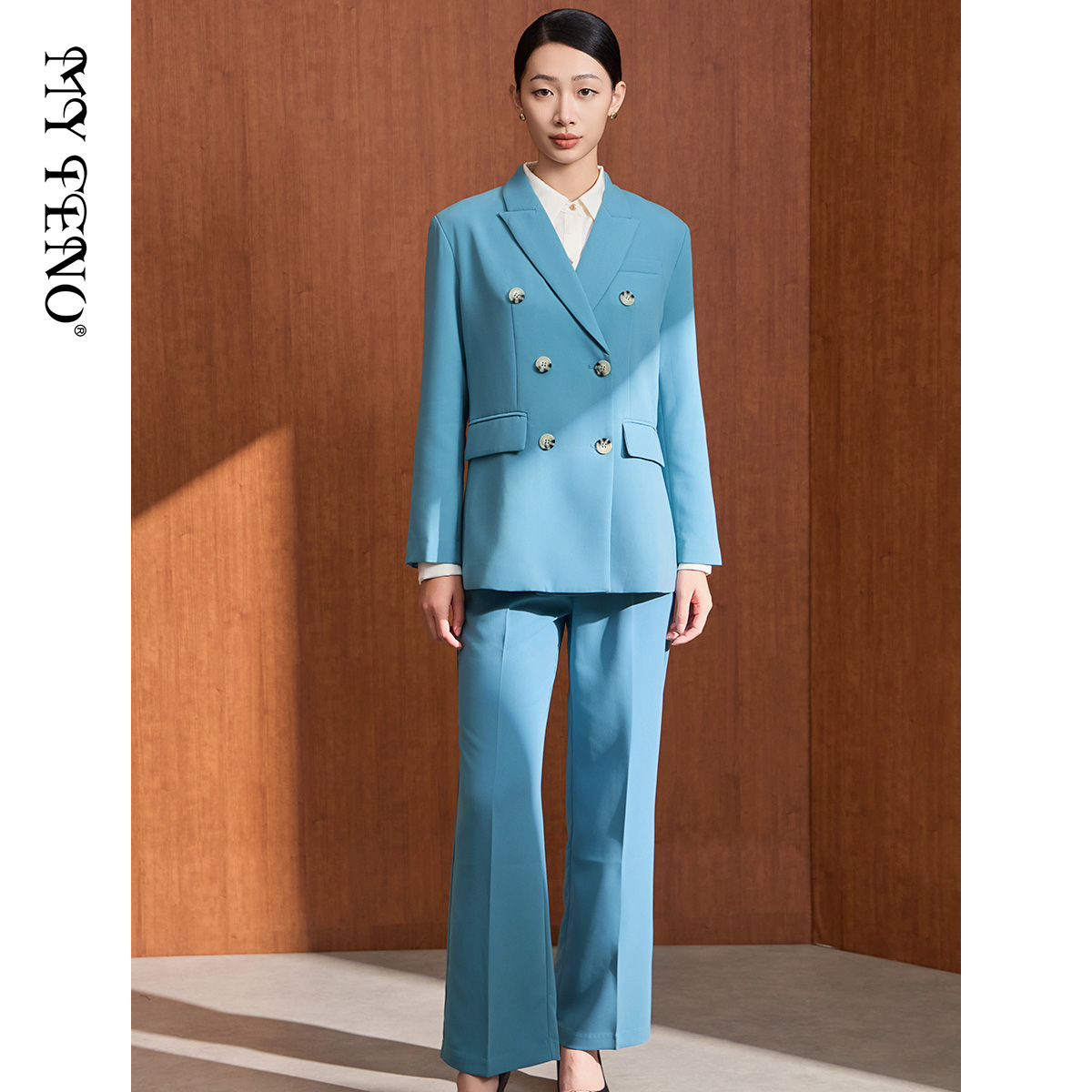 马天奴蓝色双排扣西装西裤套装