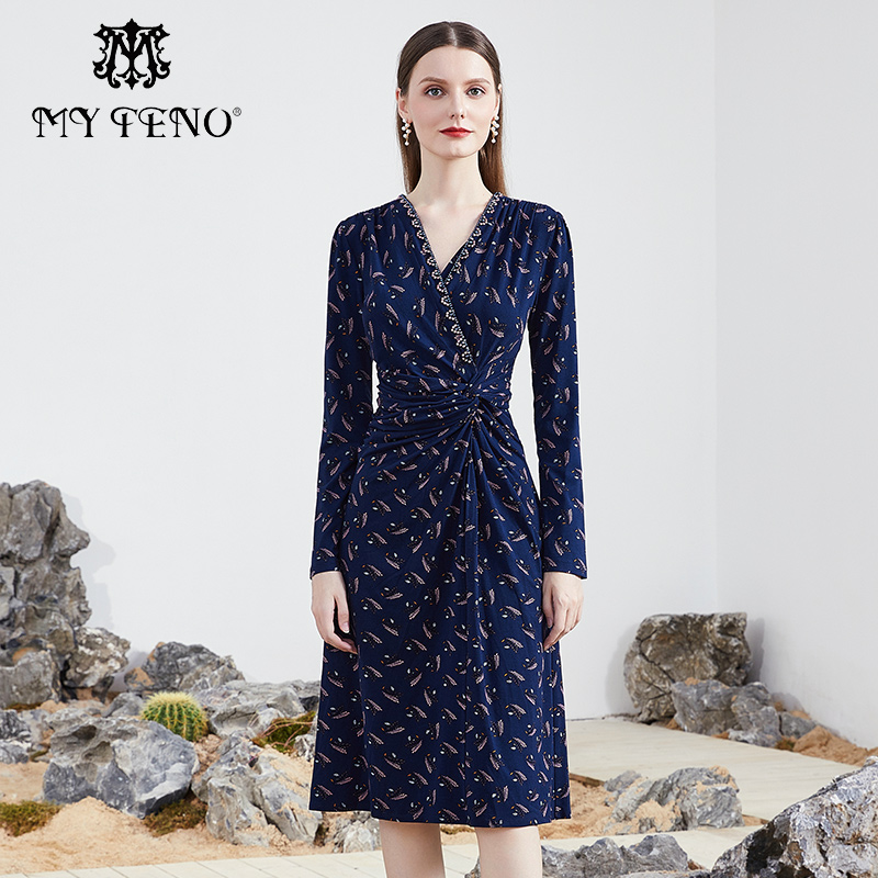 马天奴春夏款女宝蓝印花V领钉珠针织连衣裙子捏褶收腰长袖法式