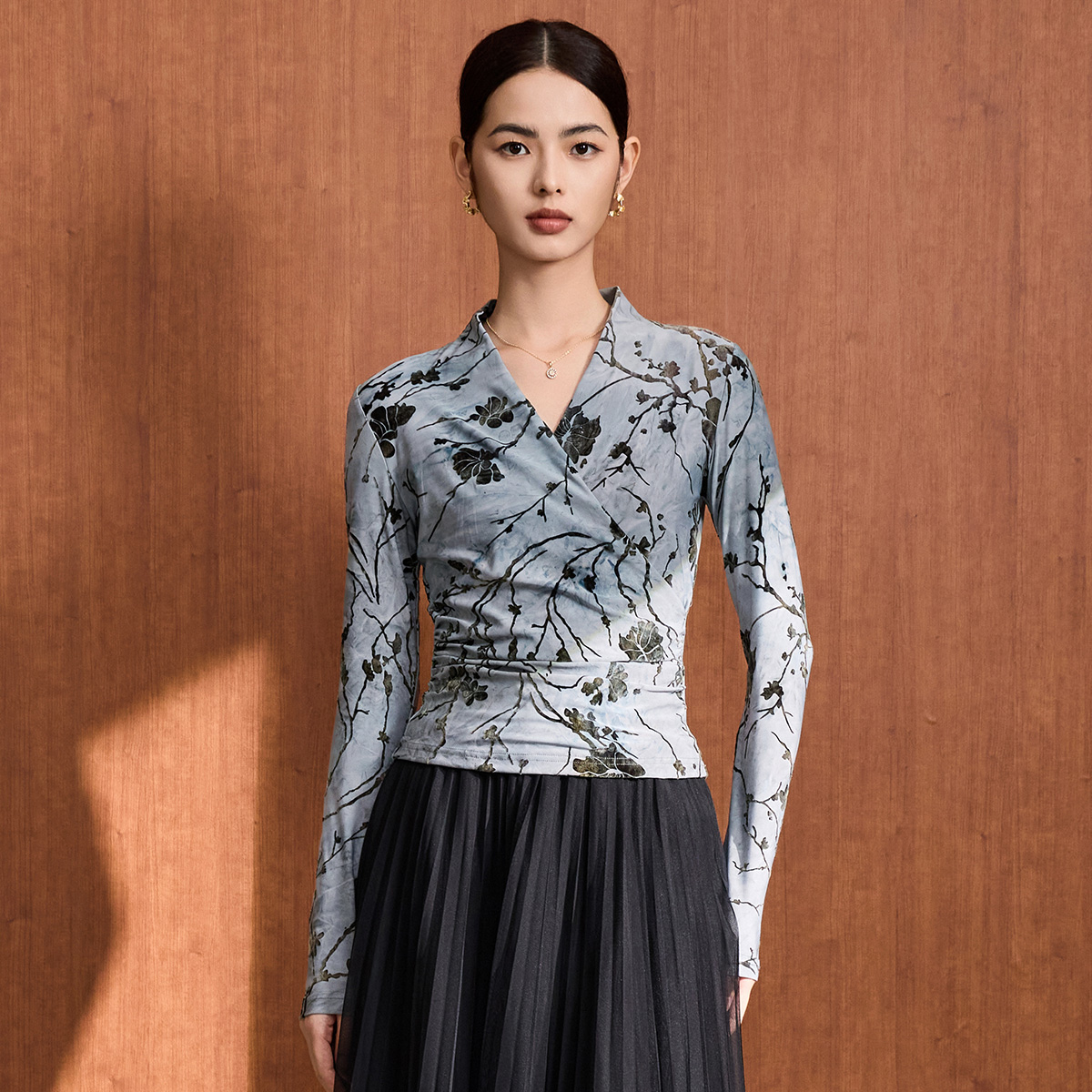 马天奴蓝色植绒新中式交领上衣