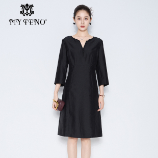 专柜正品 秋冬秋冬纯色三醋酸混纺钉珠V领收腰连衣裙子 马天奴女装