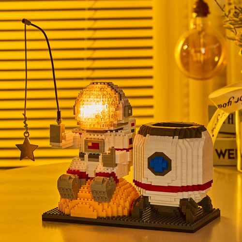 贝乐迪积木宇航员笔筒系列