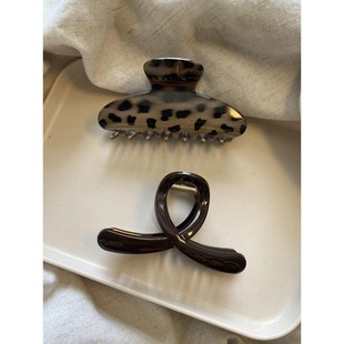 气质复古巧克力色交叉抓夹女中号盘发夹高级感鲨鱼夹发饰发量多