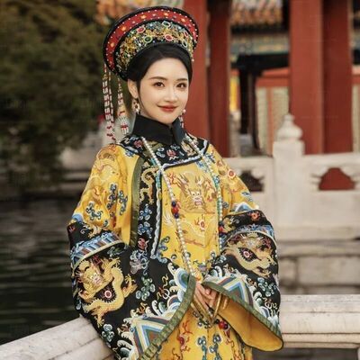 清朝宫廷皇后吉服古装服装旗装氅衣故宫写真印花小品旗服格格古风