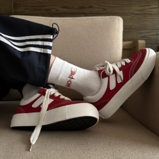 林阿一新款复古红色板鞋女款百搭休闲帆布鞋港风小众设计chic鞋子