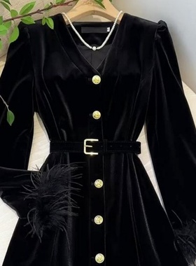 高级感超好看气质御姐修身显瘦小众设计感赫本风黑色丝绒连衣裙秋