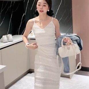 轻熟风时髦吊带裙2025春季新款小性感蕾丝拼接长裙V领显瘦连衣裙
