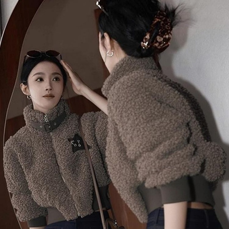 今年流行咖色羊羔毛加厚外套2025秋冬新款小个子短款保暖外穿上衣