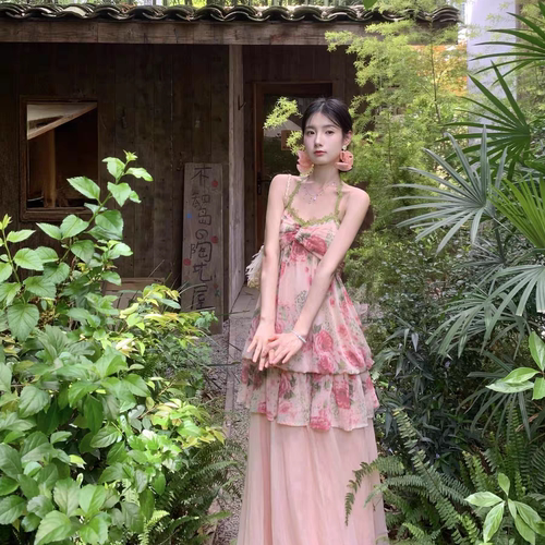 WalkinDark樱桃梨碎花蕾丝挂脖吊带上衣连衣裙两穿+A摆半身裙
