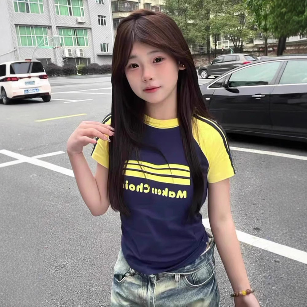 美式三条杠小众短袖t恤女夏季2025设计感小个子修身短款印花上衣