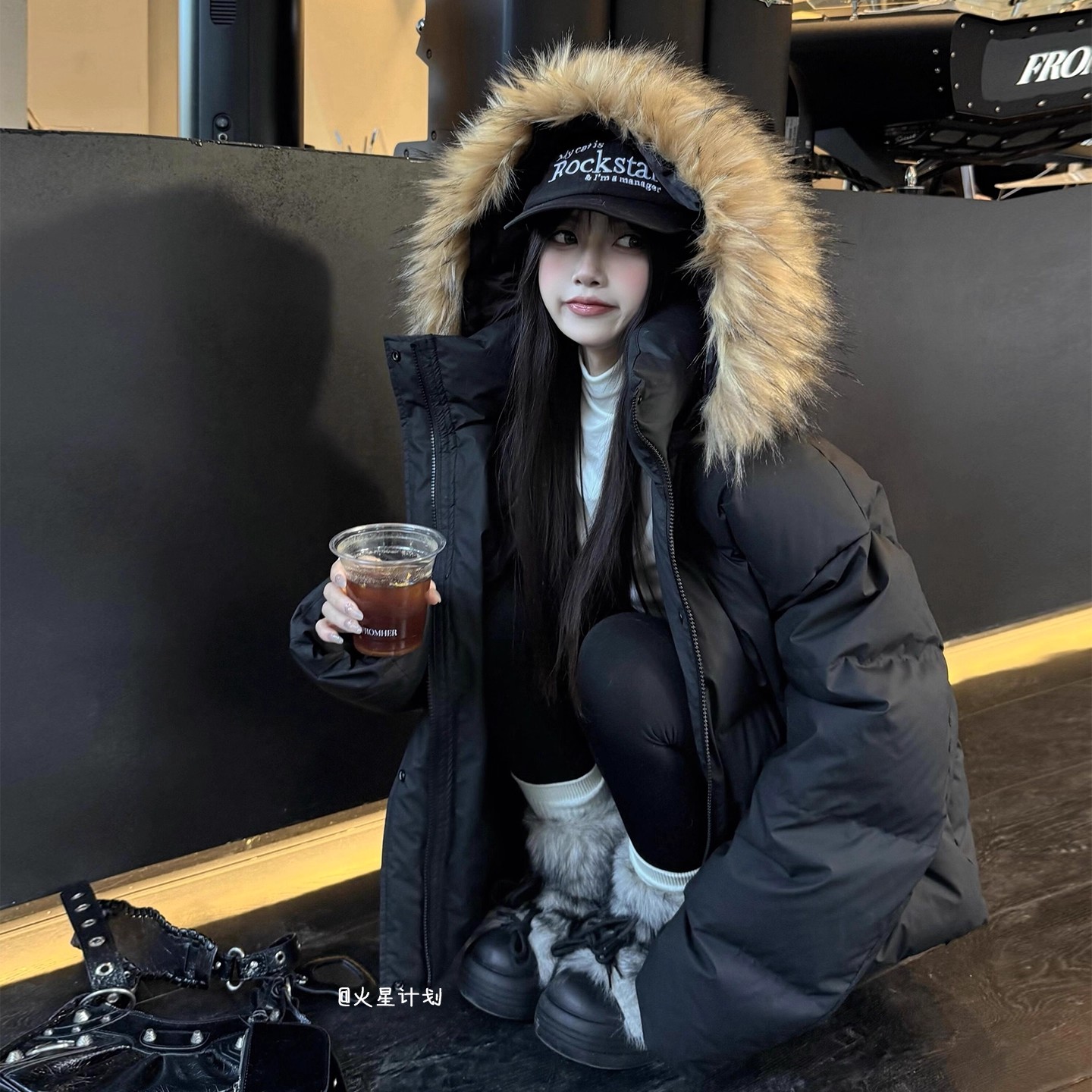 无注册商标座山雕皮衣羽绒棉服