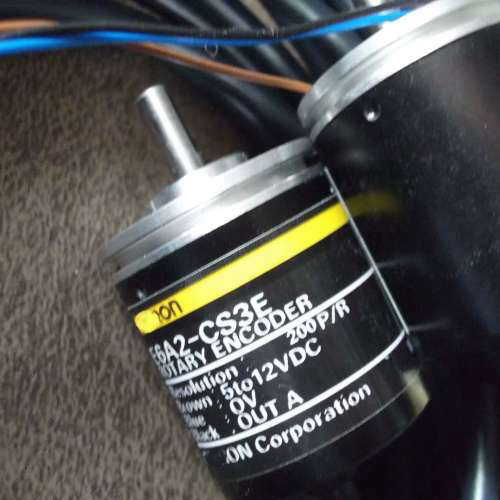 实拍现货OM龙正品无包装全新编码器E6A2-CS3E 200P/R 假一赔十