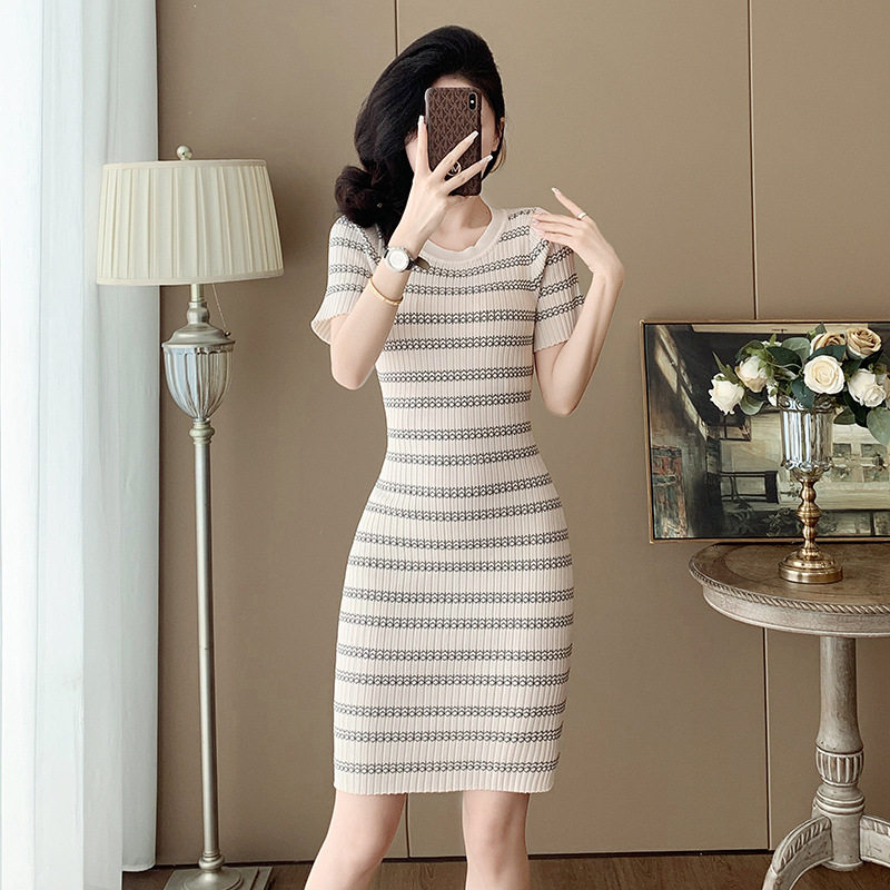 小香风内搭针织连衣裙女夏短袖小个子圆领条纹修身显瘦短款包臀裙