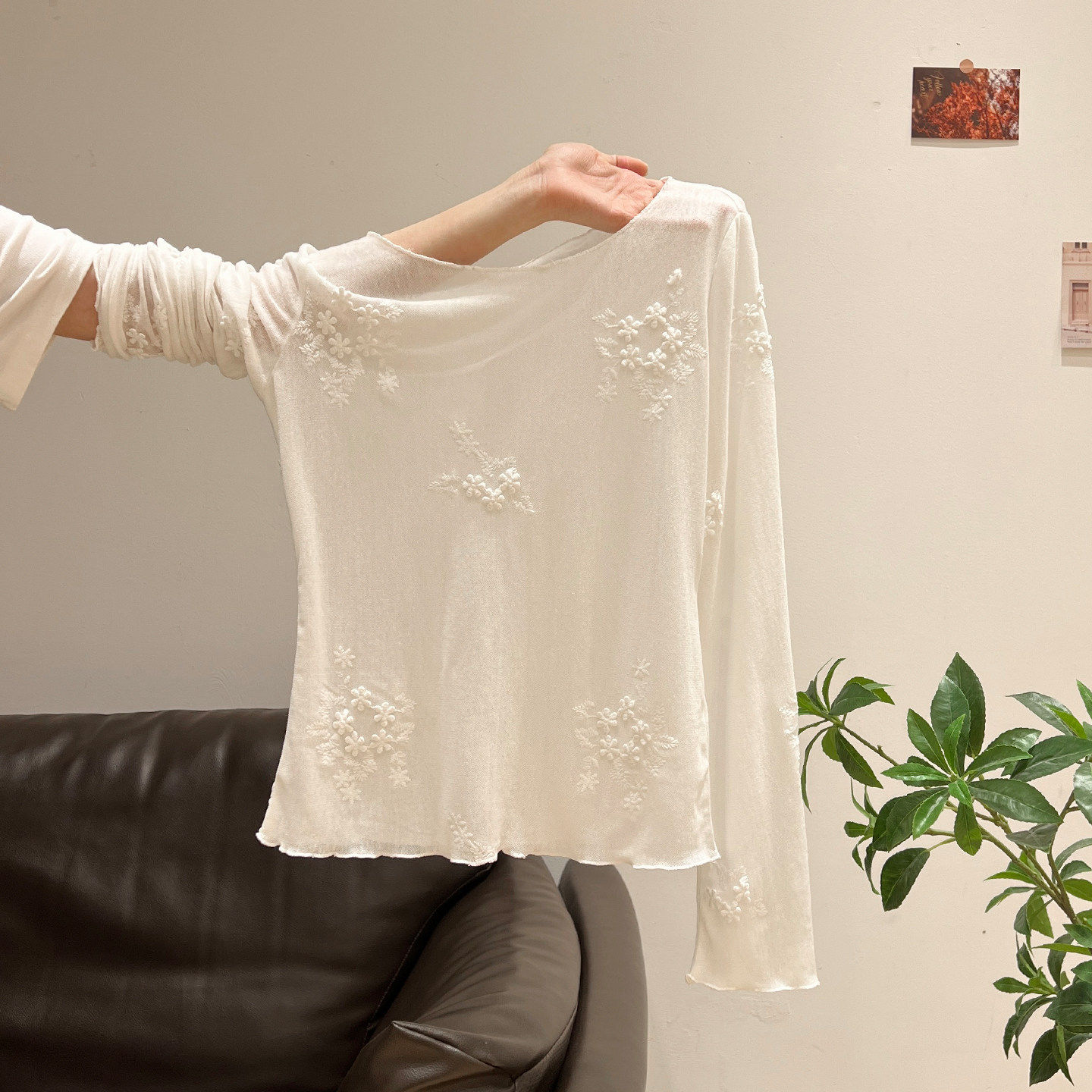 白色微透防晒薄款长袖罩衫T恤女2026年夏季正肩木耳花边宽松上衣