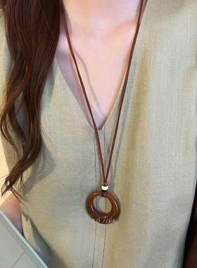 2026年新款冬天配毛衣的项链漂亮独特毛衣链新中式几何圆环吊坠长