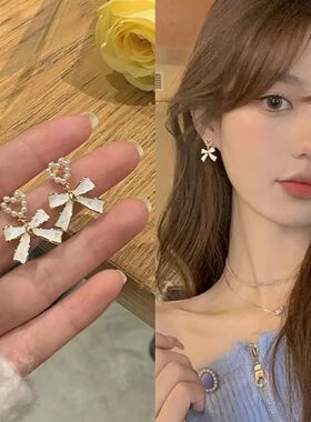 Fashion Charm White Bowknot Stud Earring for Women