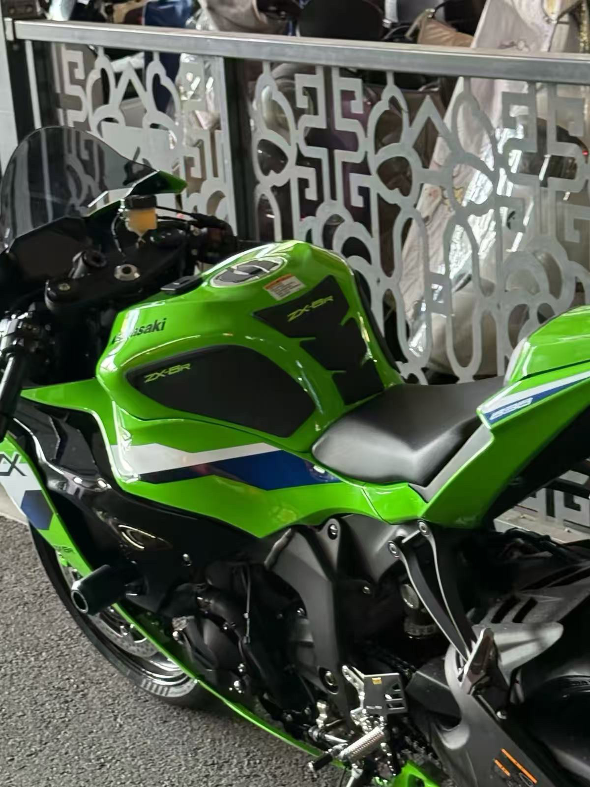 适用川崎ZX6R油箱贴改装摩托车鱼骨防滑贴油箱保护侧贴车贴配件图片