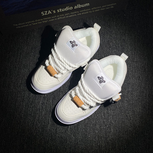 秋冬大码鞋子潮鞋白色面包鞋爆款男鞋极简小白鞋时尚百搭休闲板鞋