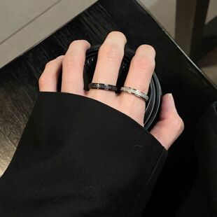 J616满天星磨砂黑白戒指男女情侣对戒高级感小众设计树脂日常佩戴