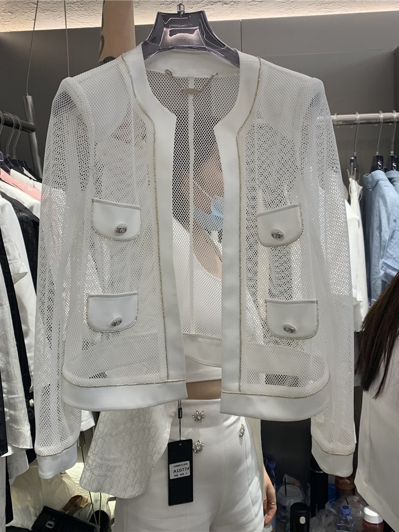 2021夏季新款小香风透视上衣女韩版设计感网格镂空防晒服短外套。