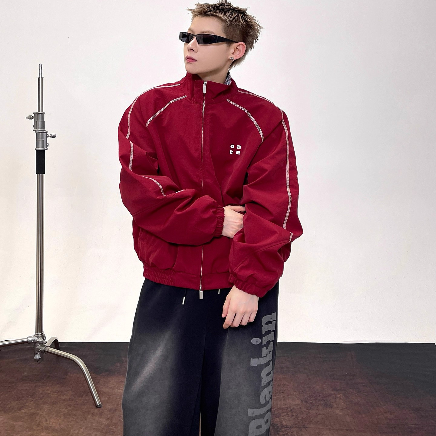 美式简约字母刺绣拉链立领夹克