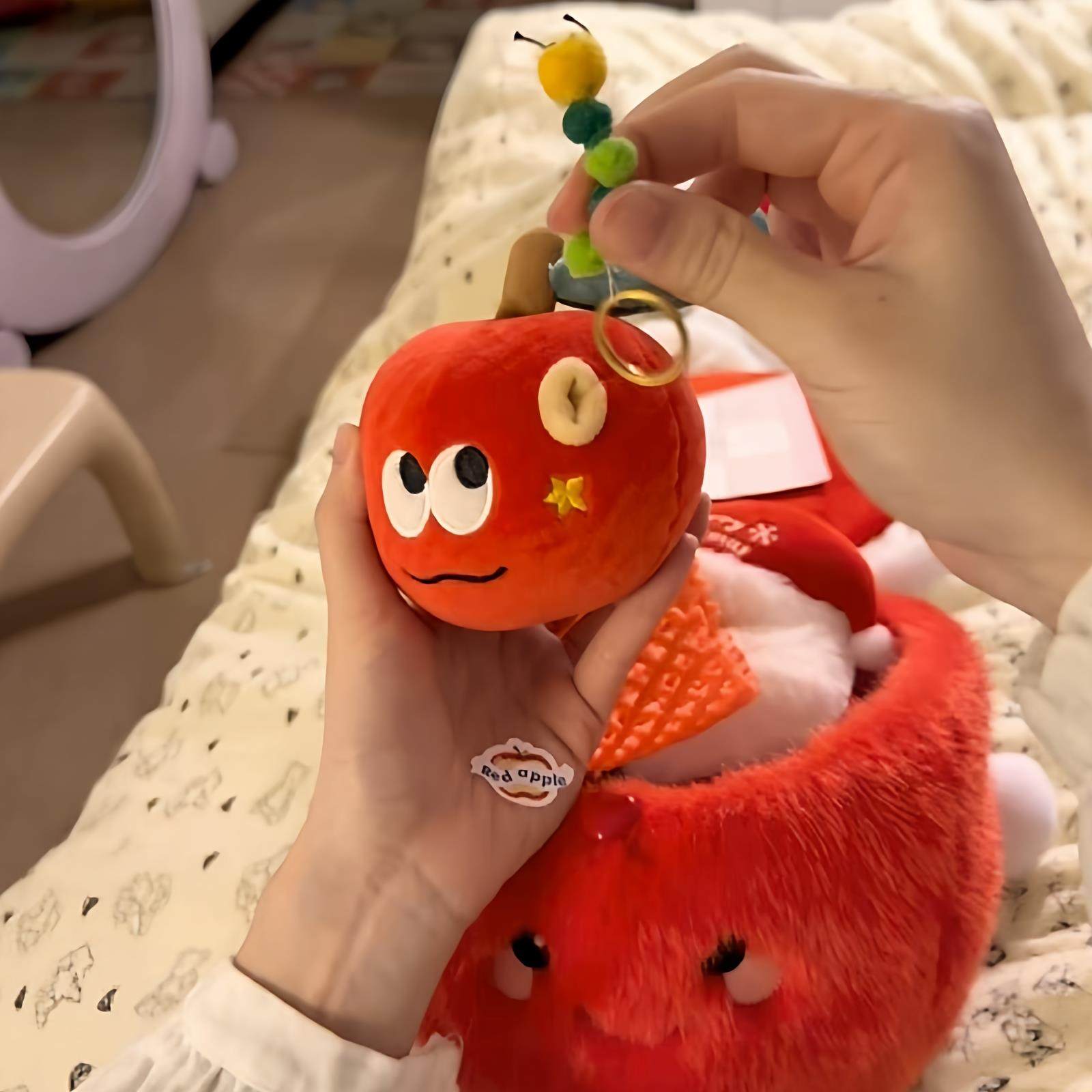 红苹果有“蛀虫”玩偶202