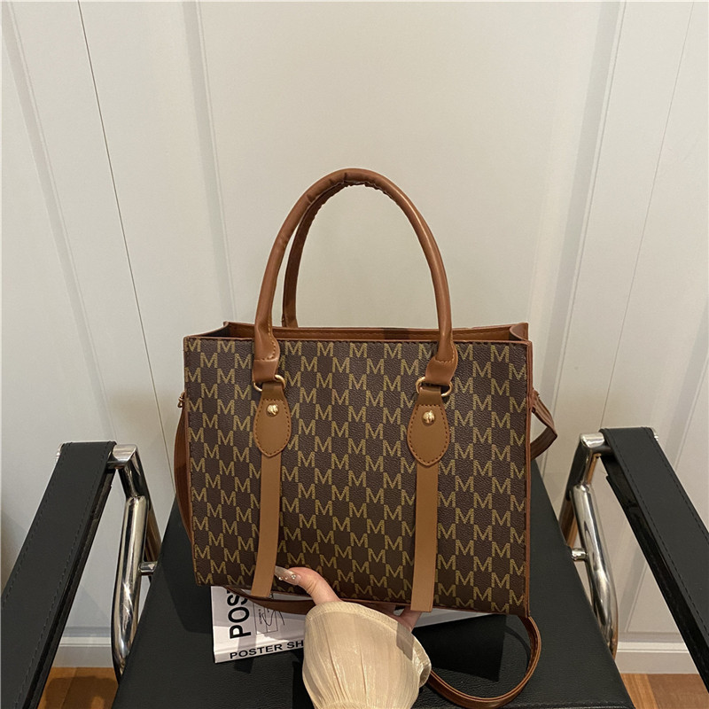 简约大容量印花字母2025新款时尚复古手提袋潮流手拎通勤女士包包