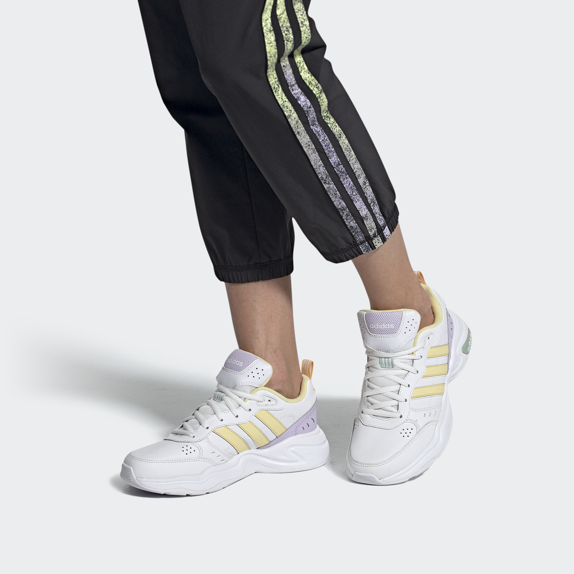 Adidas/阿迪达斯正品当季新款女子运动低帮休闲跑步鞋 FY4376