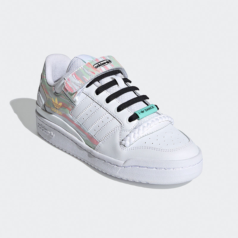 阿迪达斯三叶草女子休闲运动板鞋