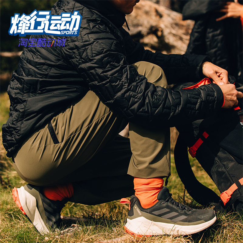 阿迪达斯男士耐磨登山运动徒步鞋