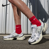 耐克正品 HJ4497 V2K 男士 Nike 复古耐磨运动鞋 Run 新款 100