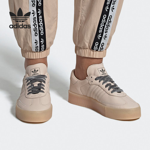 休闲鞋Adidas/阿迪达斯